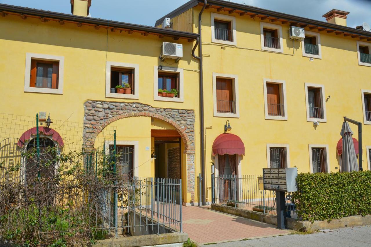 Il Paiolo Magico Apartment Valeggio sul Mincio Luaran gambar